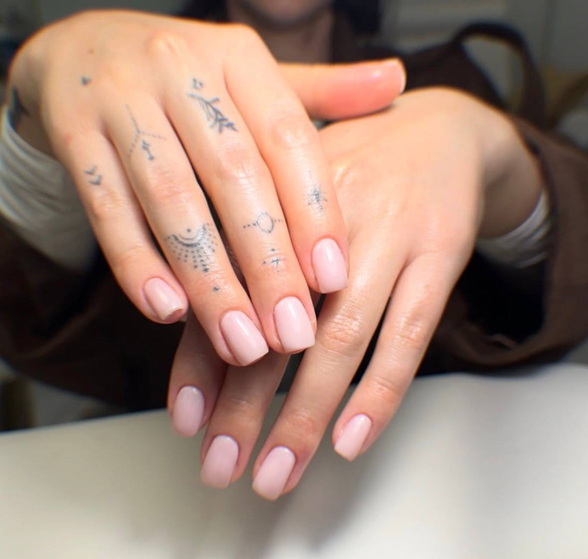 Classic cream French tip nails